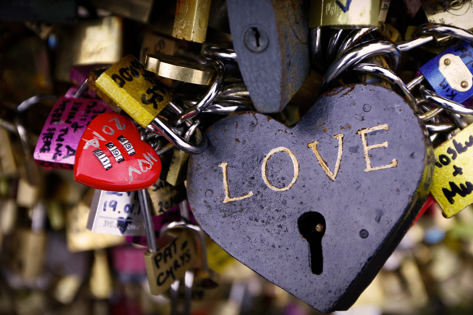valentine's day in paris lock heart