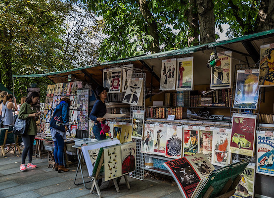 Bouquinistes by the Seine