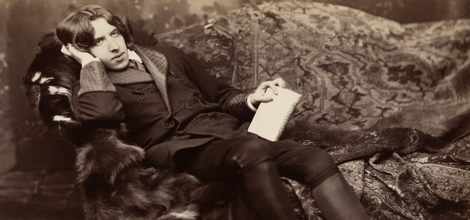 Oscar Wilde reclining with his notebook