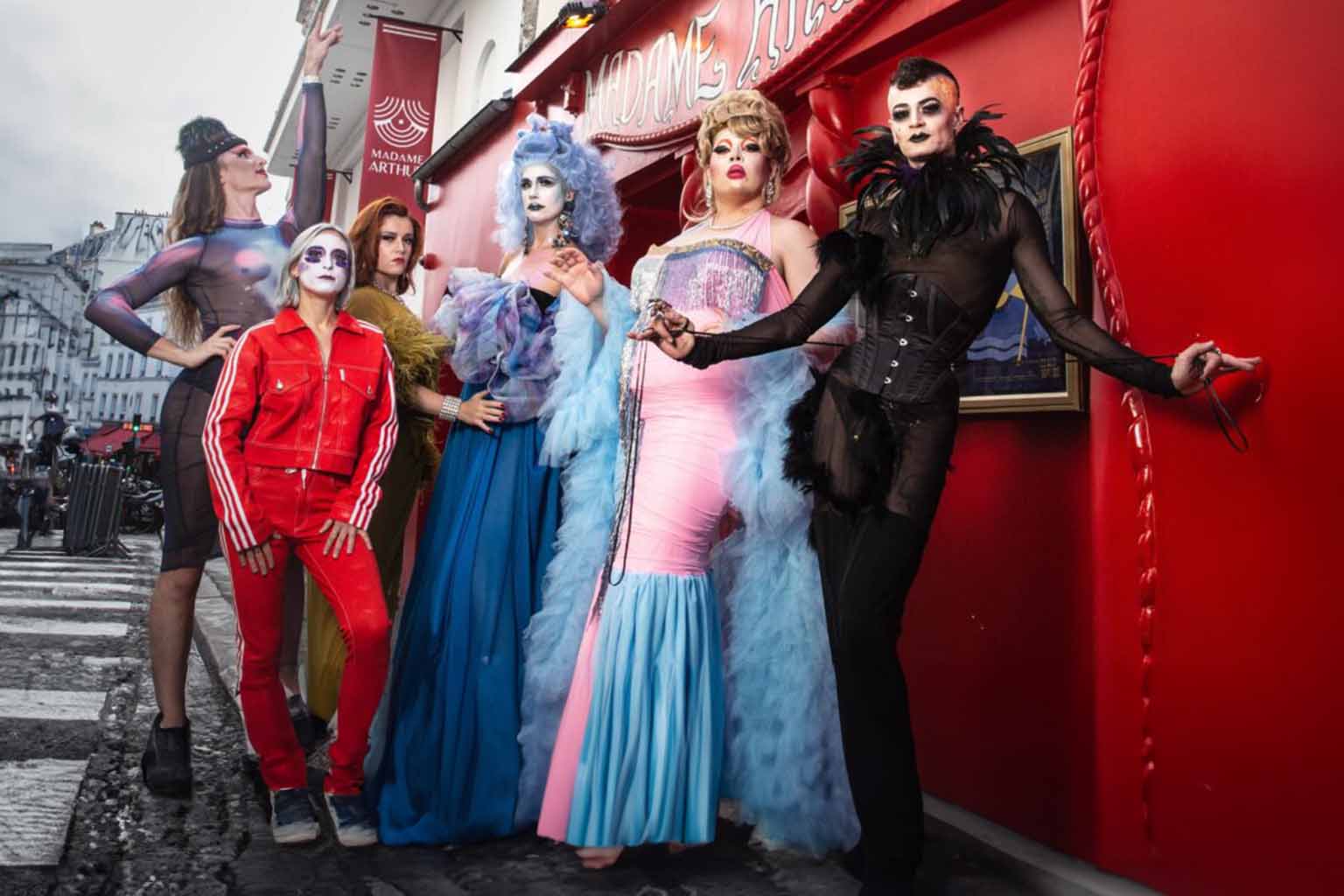 Madame arthur drag queen cabaret club divan du monde boite de nuit paris