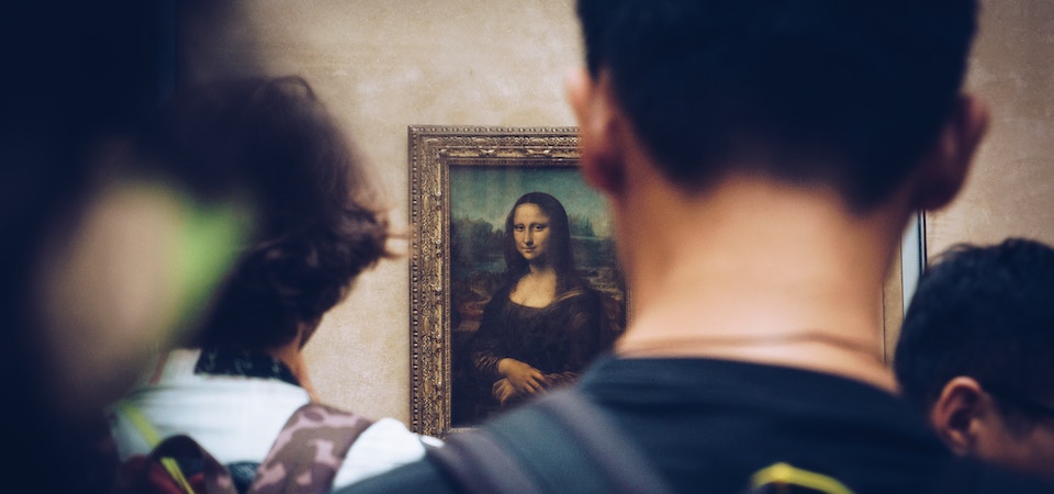 Louvre visitors before the Mona Lisa