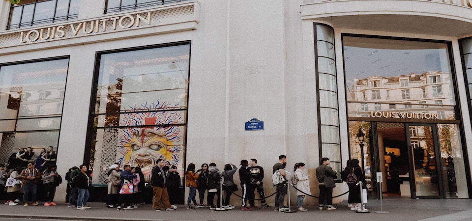 Queues for the Louis Vuitton store, Champs-Elysées