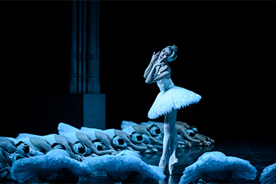 swan lake le lac des cygnes opera bastille opera de paris©Julien-Benhamou