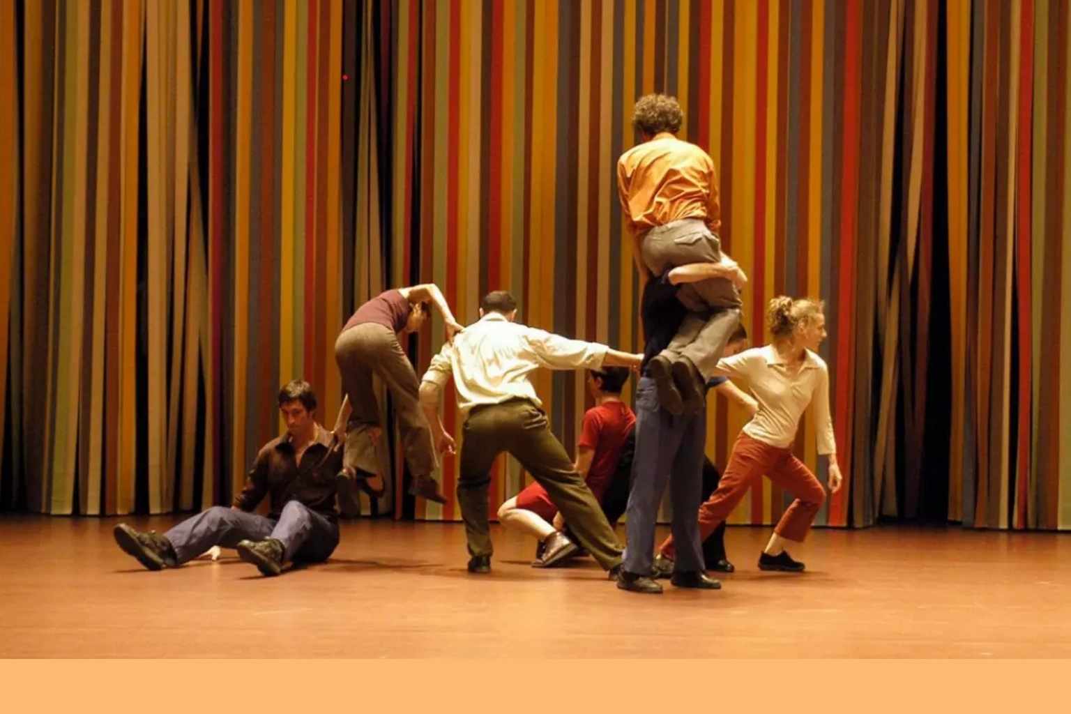 Les Applaudissements ne se mangent pas par Maguy Marin - Chaillot Théâtre national de la Danse - Theatre in Paris - Billets - © Michel Cavalca