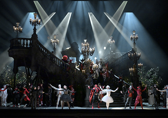 opera-bastille-©Rafal-Milach-OdP romeo and juliet romeo et juliette opera national de paris