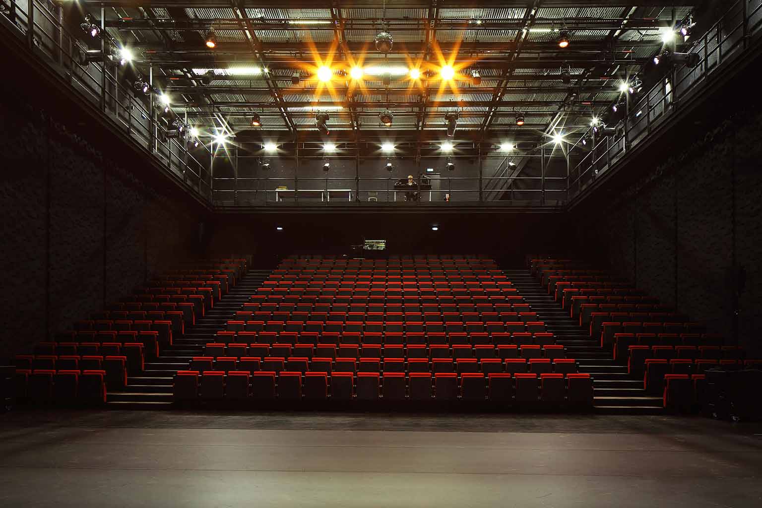 Nosso Baile by Henrique Rodovalho - Theatre in Paris - Billets - © Yoann Fitoussi