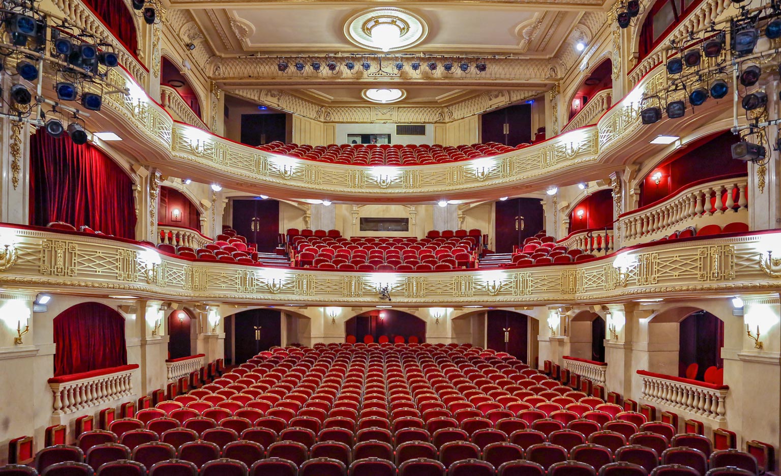 Theatres and Playhouses in Paris - Theatre in Paris - Shows & Experiences