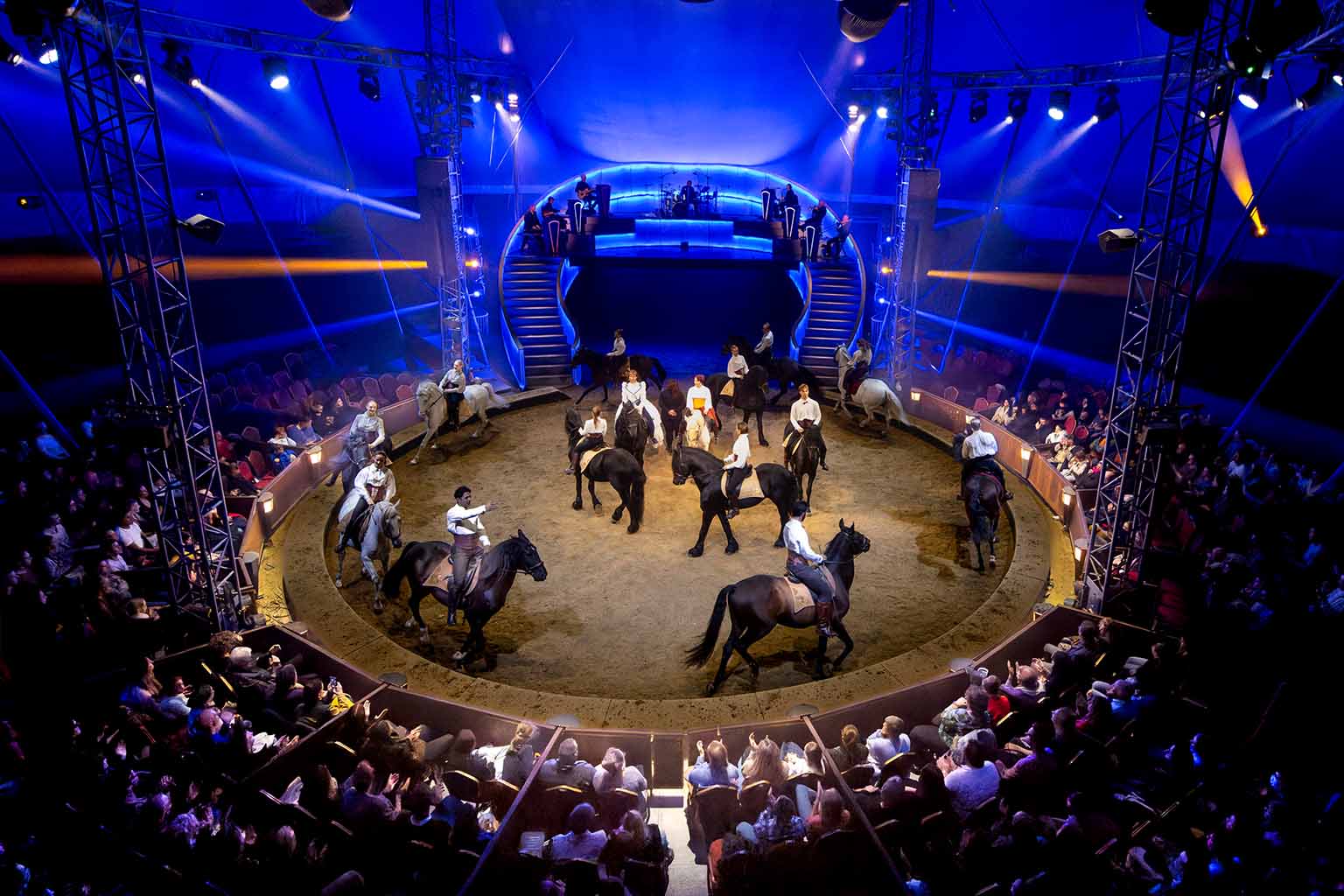 Les Folies Gruss Marquee - Theatre in Paris - © Olivier Brajon